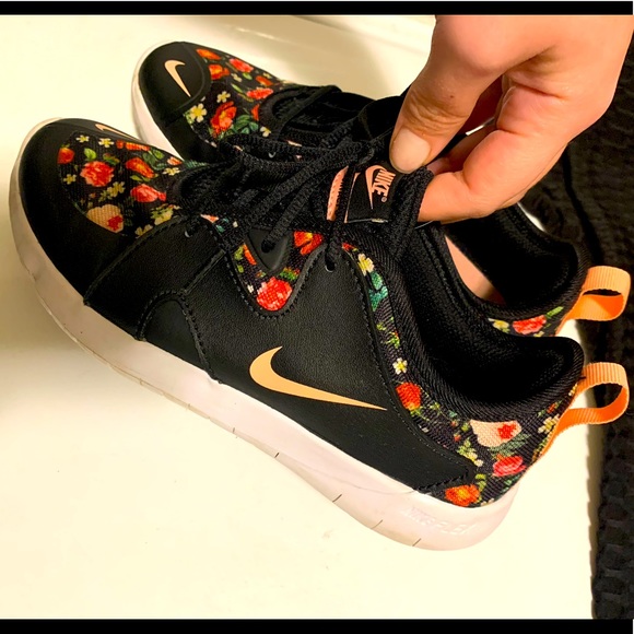 Nike Other - Girls size 4 floral Nike Flex Contact 3’s